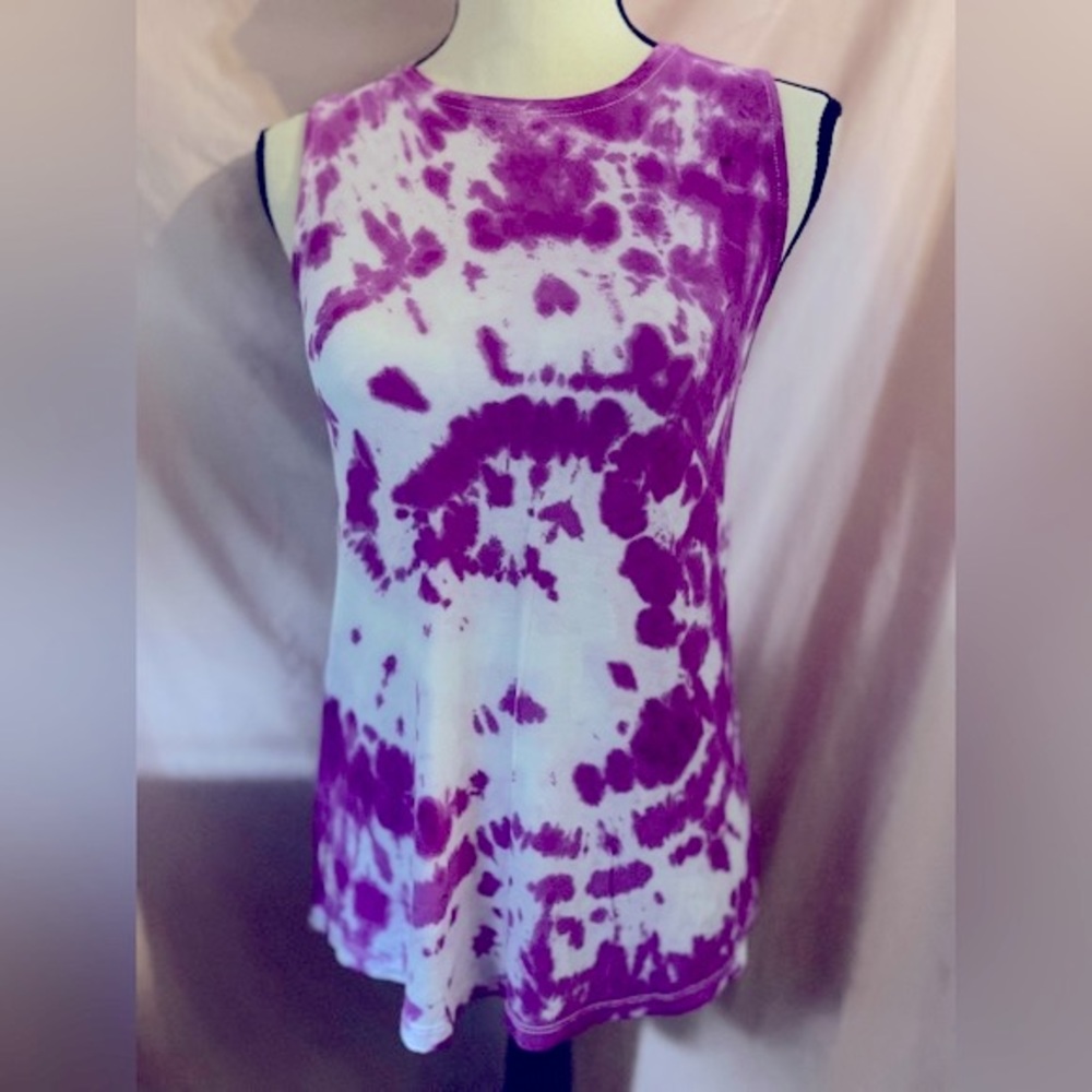 ⭐️ Bundle of 2 tie dye tanks Xs and small
